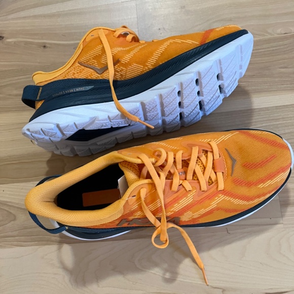 Hoka women’s Mach Supersonic sneaker NWOT - Picture 6 of 7